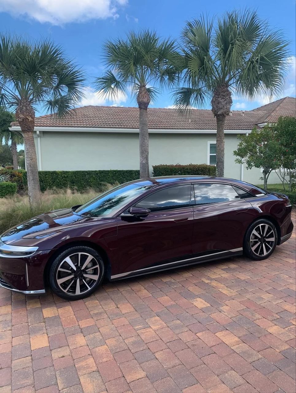 TUKAS ELEKTRİKLİ ARABA RED 720 KM MENZİL